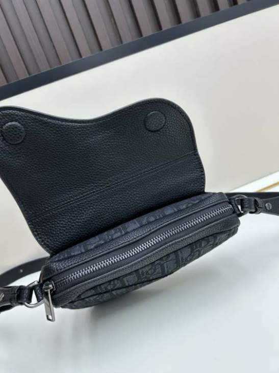 Picture of Dior Mens Bags _SKUfw239220491fw